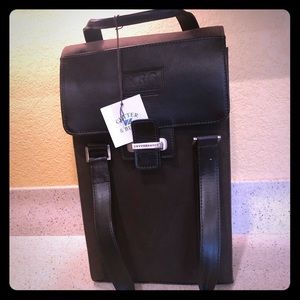 New cutter and buck wine valet